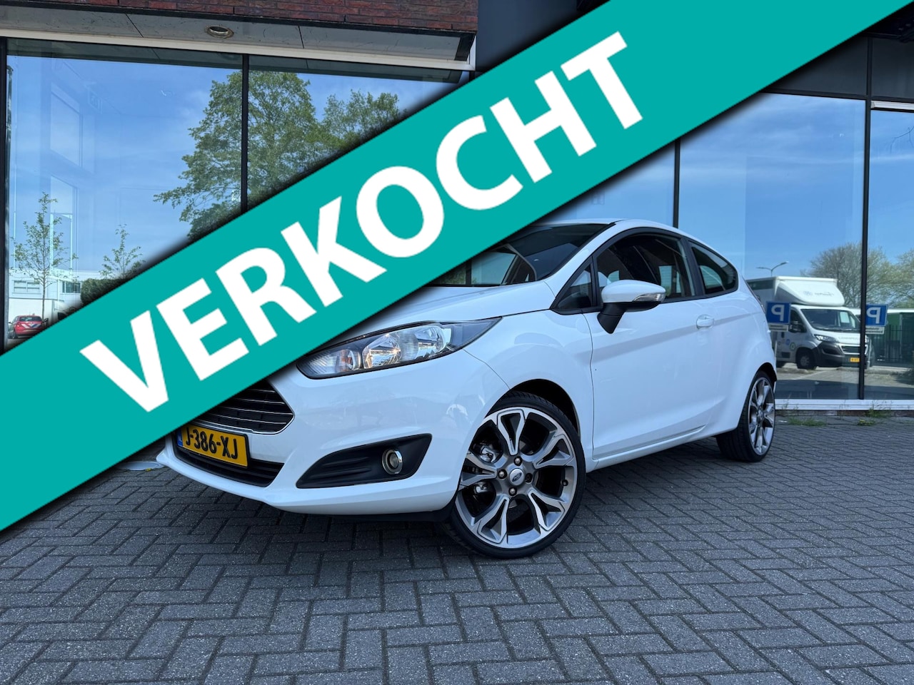 Ford Fiesta - 1.25 Style - Airco - 17" LMV - Elec pakket - Sportief - AutoWereld.nl