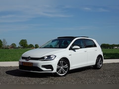 Volkswagen Golf - 7 .5 R-line PANORAMA TREKHAAK VIRTUAL PDC