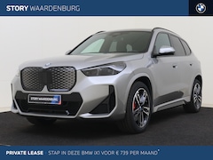 BMW iX1 - eDrive20 M Sport / Panoramadak / Trekhaak / Sportstoelen / Adaptieve LED / M Adaptief onde