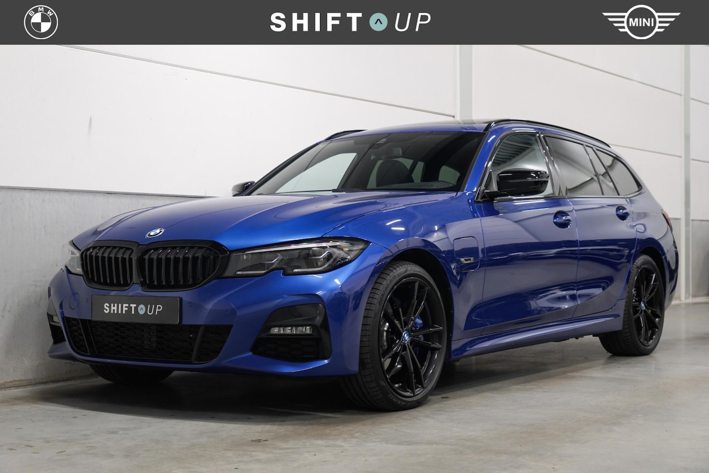 BMW 3-serie Touring - 330e M-Sport | Panoramadak | Head Up | Laser - AutoWereld.nl