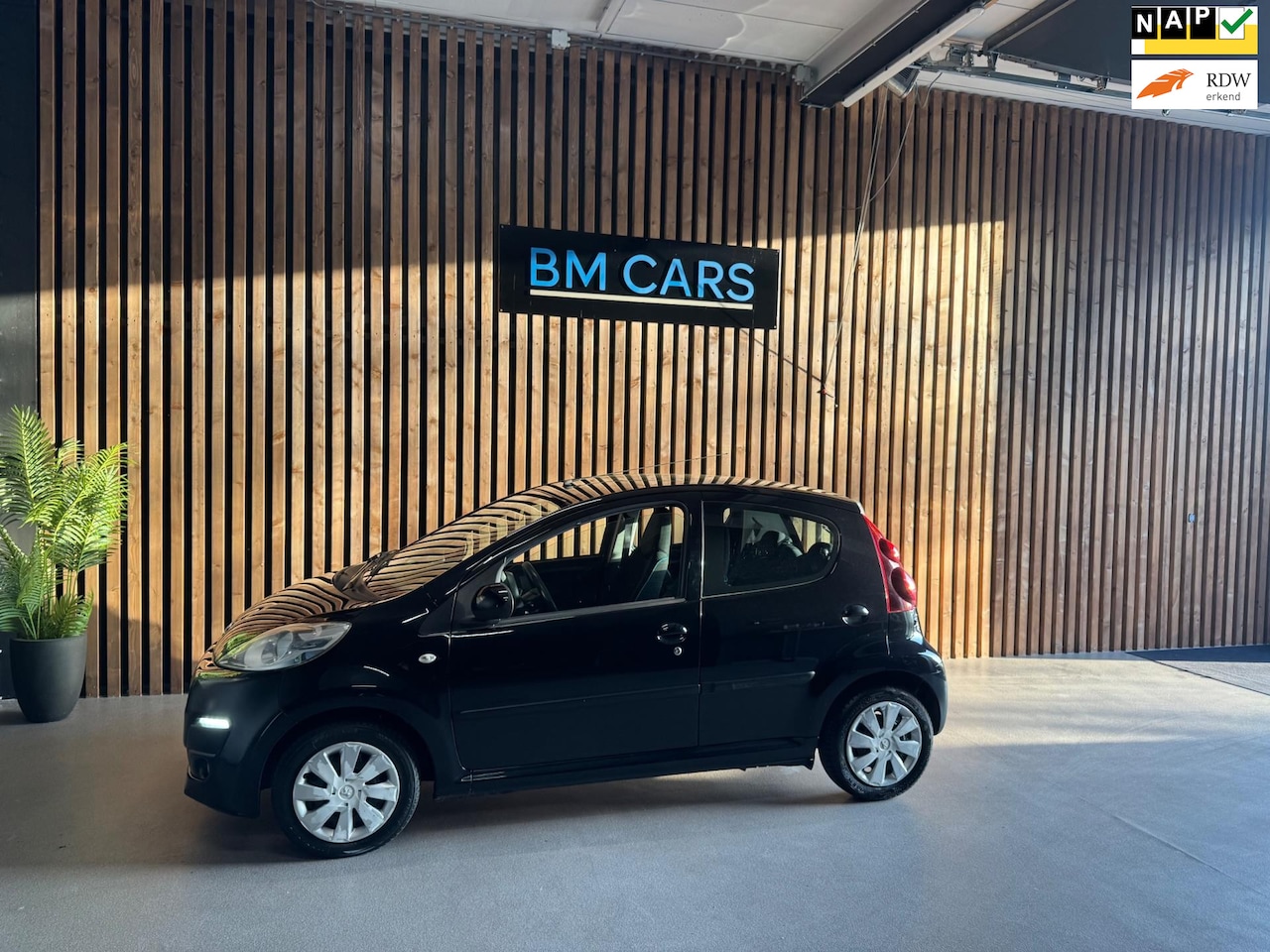 Peugeot 107 - 1.0 Active AIRCO, Led, Toerenteller - AutoWereld.nl