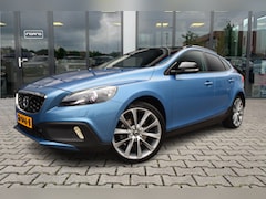 Volvo V40 Cross Country - 1.6 T4 Summum | Pano | Camera | Trekhaak |
