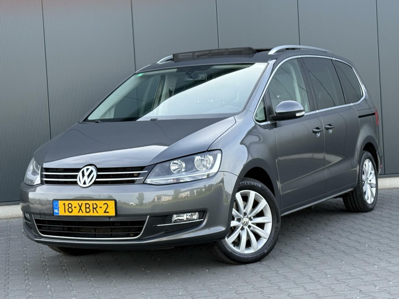 Volkswagen Sharan - 1.4 TSI Highline Leder - Panoramadak - 2e Eigenaar - AutoWereld.nl