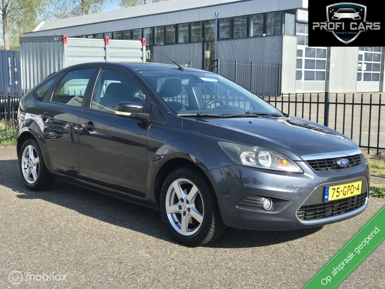 Ford Focus - 1.6 Titanium Navi Trekhaak Airco - AutoWereld.nl