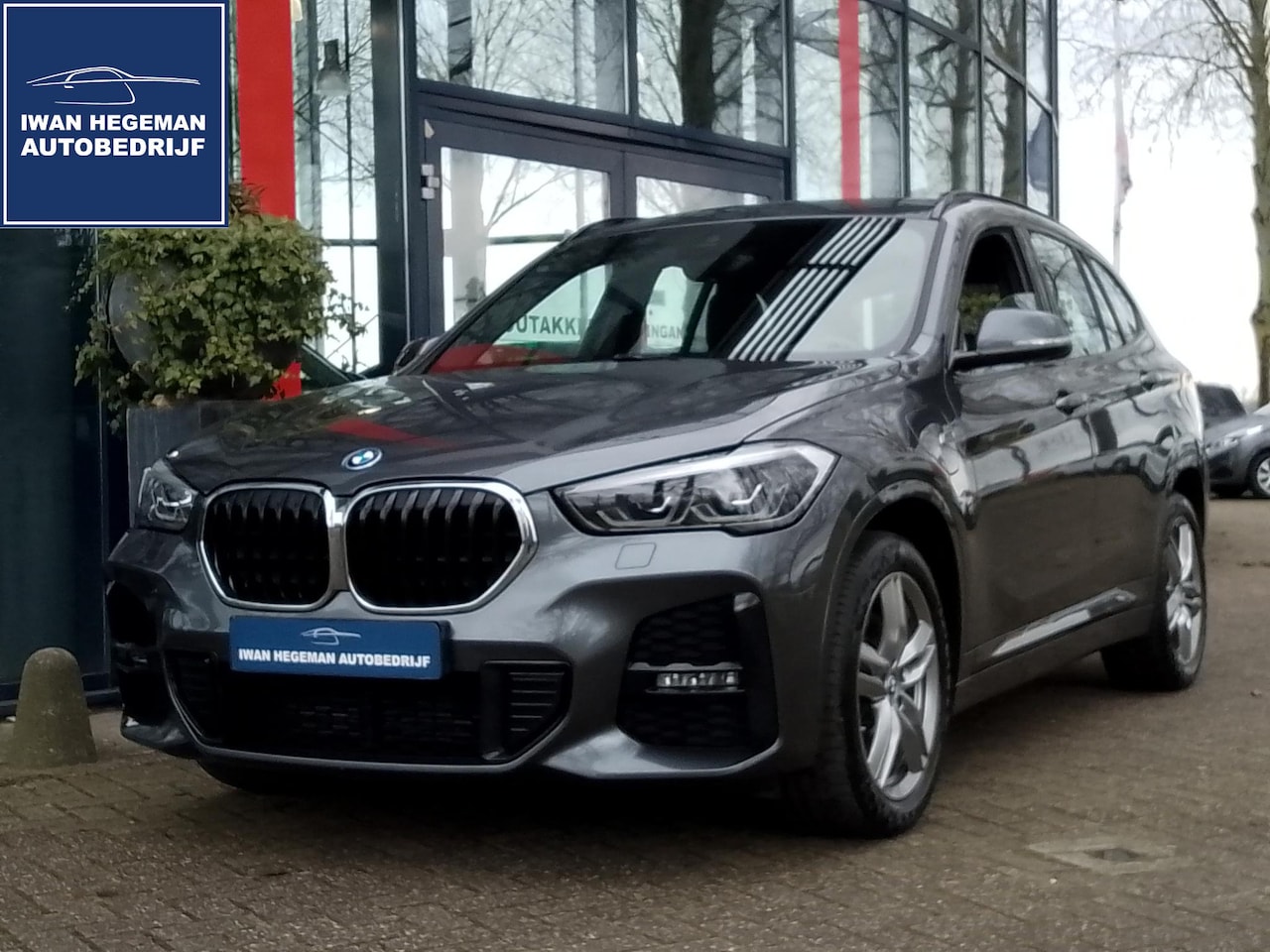 BMW X1 - xDrive25e M-Pakket | Navi | ECC | PDC | 18inch | Sportstoelen - AutoWereld.nl