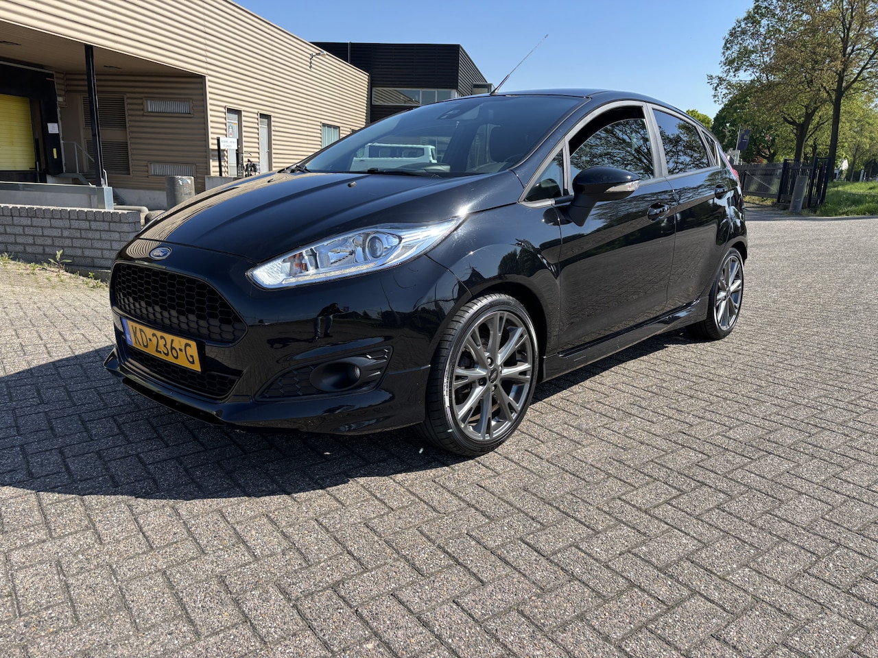 Ford Fiesta - 1.0 EcoBoost ST Line [ fm navi,ecc,17``lmv,cruise,trekhaak ] - AutoWereld.nl