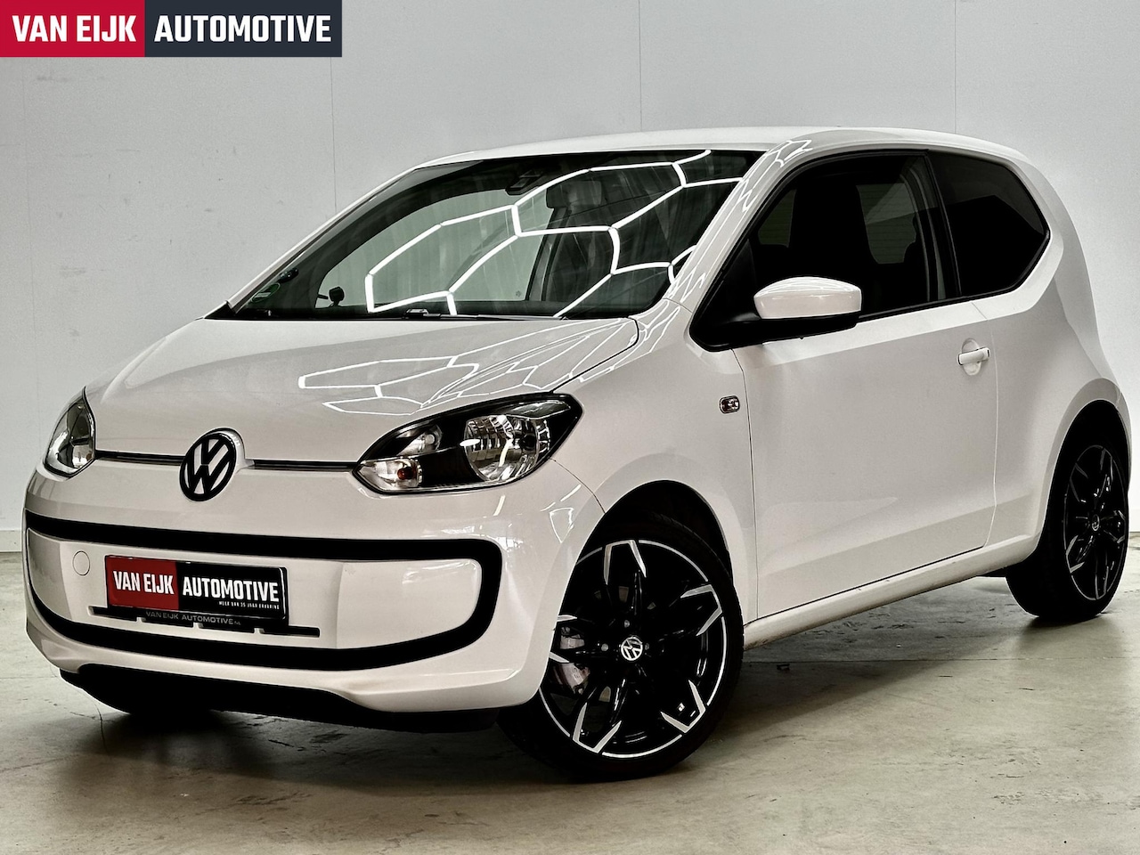 Volkswagen Up! - 1.0i Super dikke up 17inch - JBL - PDC - AutoWereld.nl