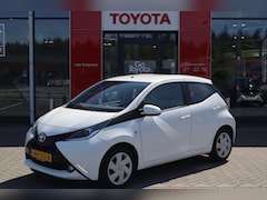 Toyota Aygo X - X-PLAY 5-DEURS NAVIGATIE PARKEERCAMERA AIRCO LED BLUETOOTH AUDIO-STUURWIEL NL-AUTO