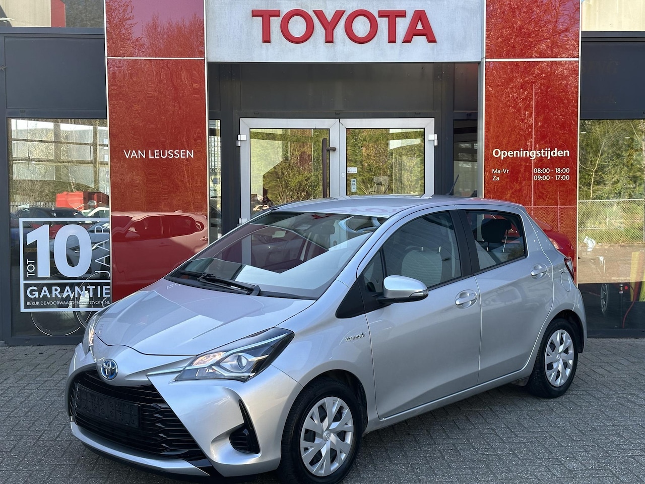 Toyota Yaris - 1.5 Hybrid ACHTERUITRIJCAMERA BLUETOOTH CLIMA CONTROL STOELVERWARM VOOR - AutoWereld.nl