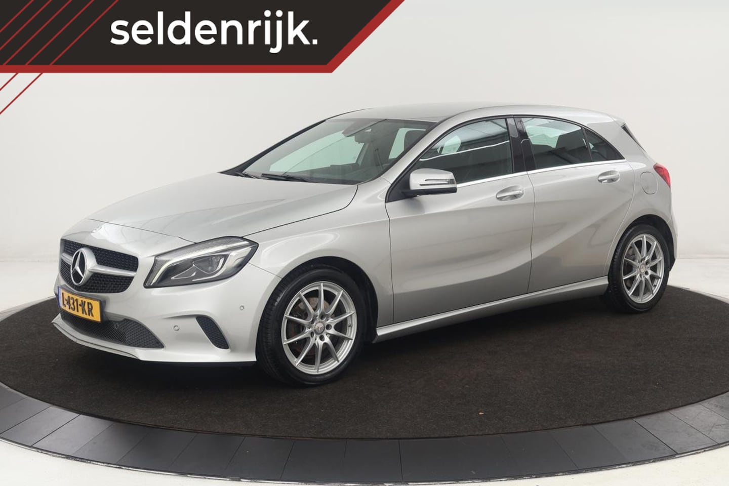 Mercedes-Benz A-klasse - 180 Urban | Stoelverwarming | Full LED | Navigatie | Park Assist | Cruise control | Airco - AutoWereld.nl