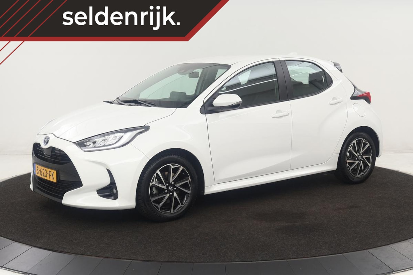 Toyota Yaris - 1.5 Hybrid Dynamic | Camera | Adaptive cruise | Carplay | Full LED | Keyless | Navigatie | - AutoWereld.nl