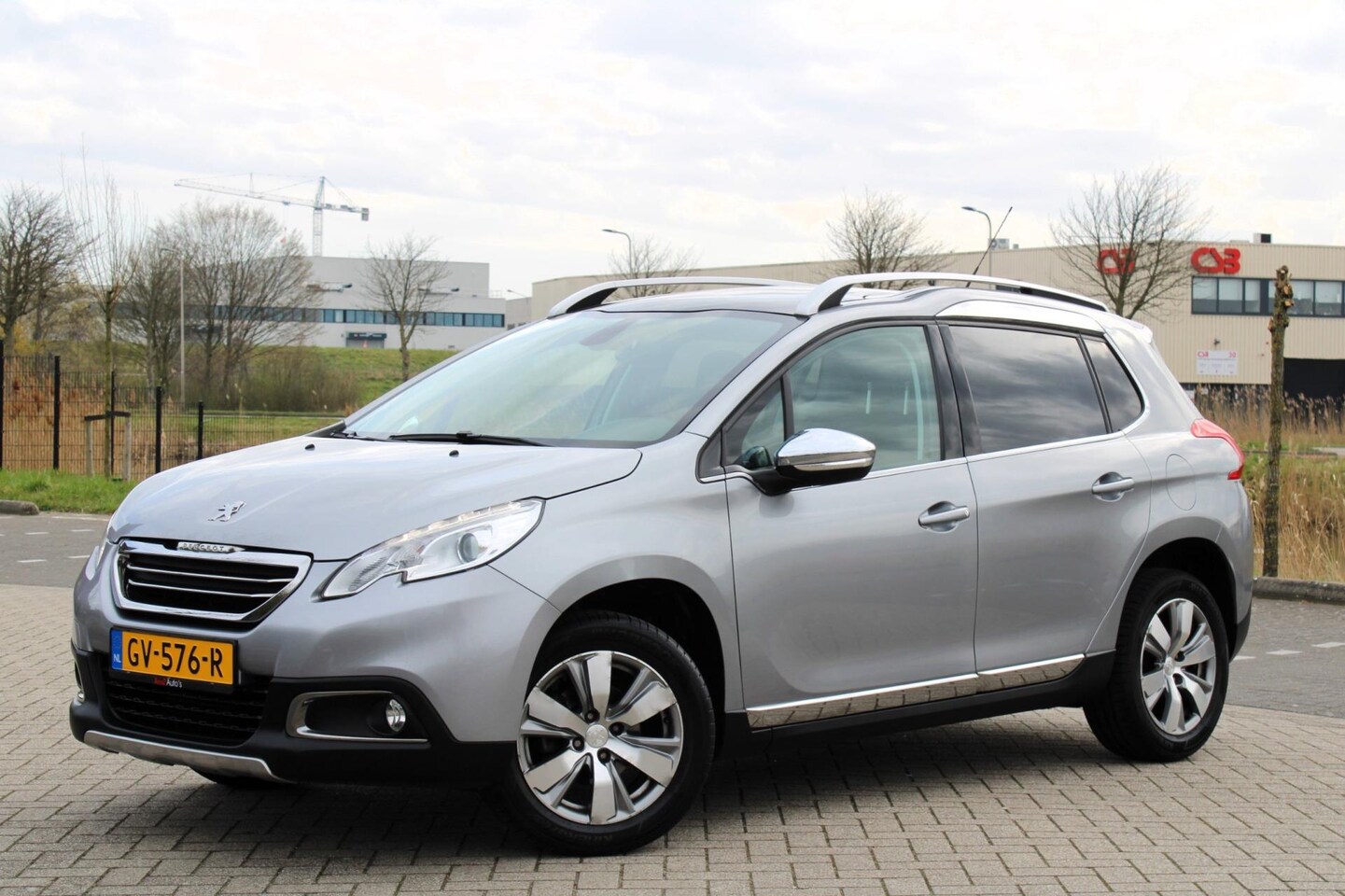 Peugeot 2008 - 1.2 PureTech Allure l Climate l Navi l Panorama - AutoWereld.nl
