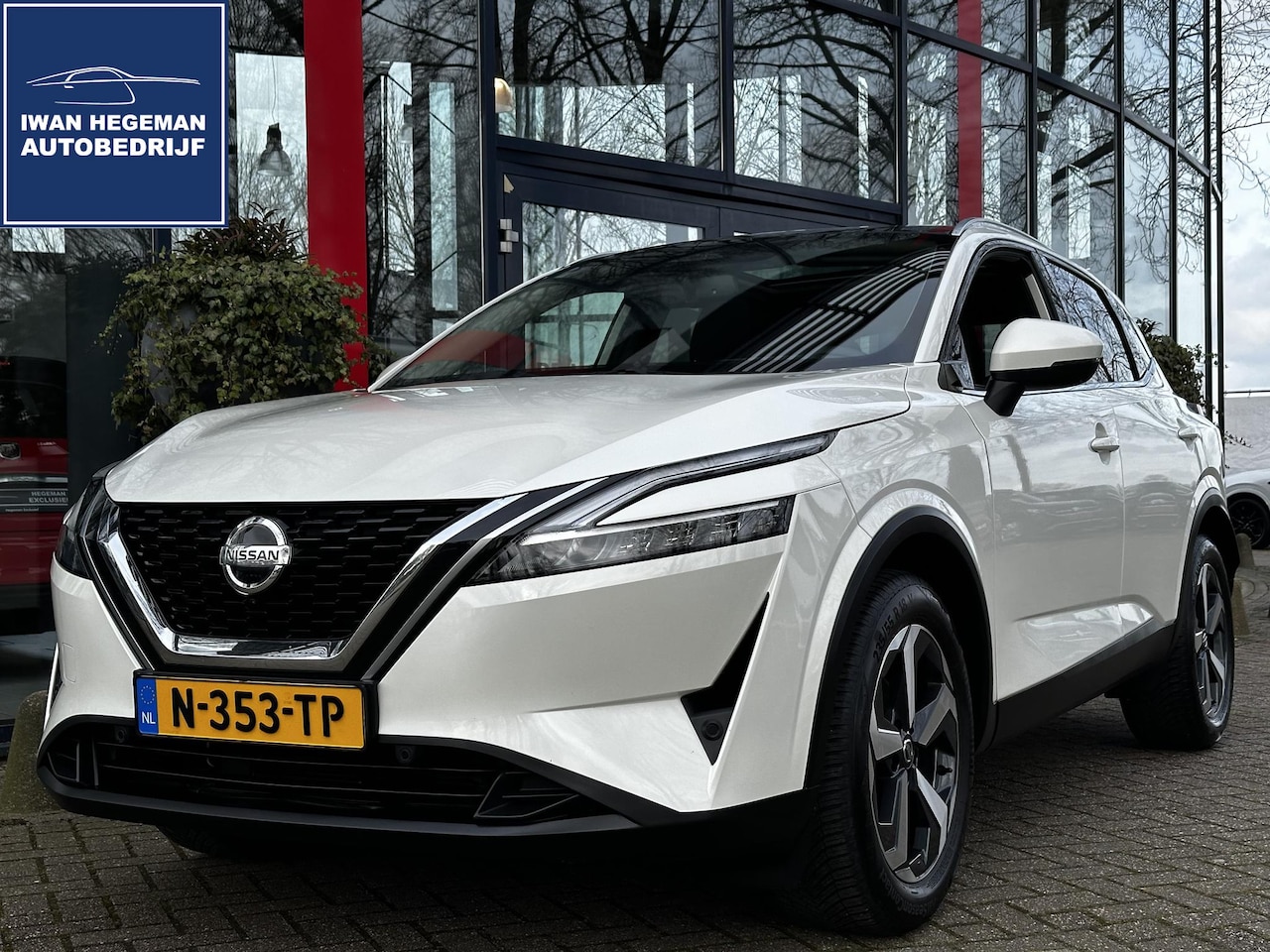 Nissan Qashqai - 1.3 MHEV Premiere Edition | Panodak | Navi | ECC | PDC + Camera | LM Velgen | Cruise Contr - AutoWereld.nl