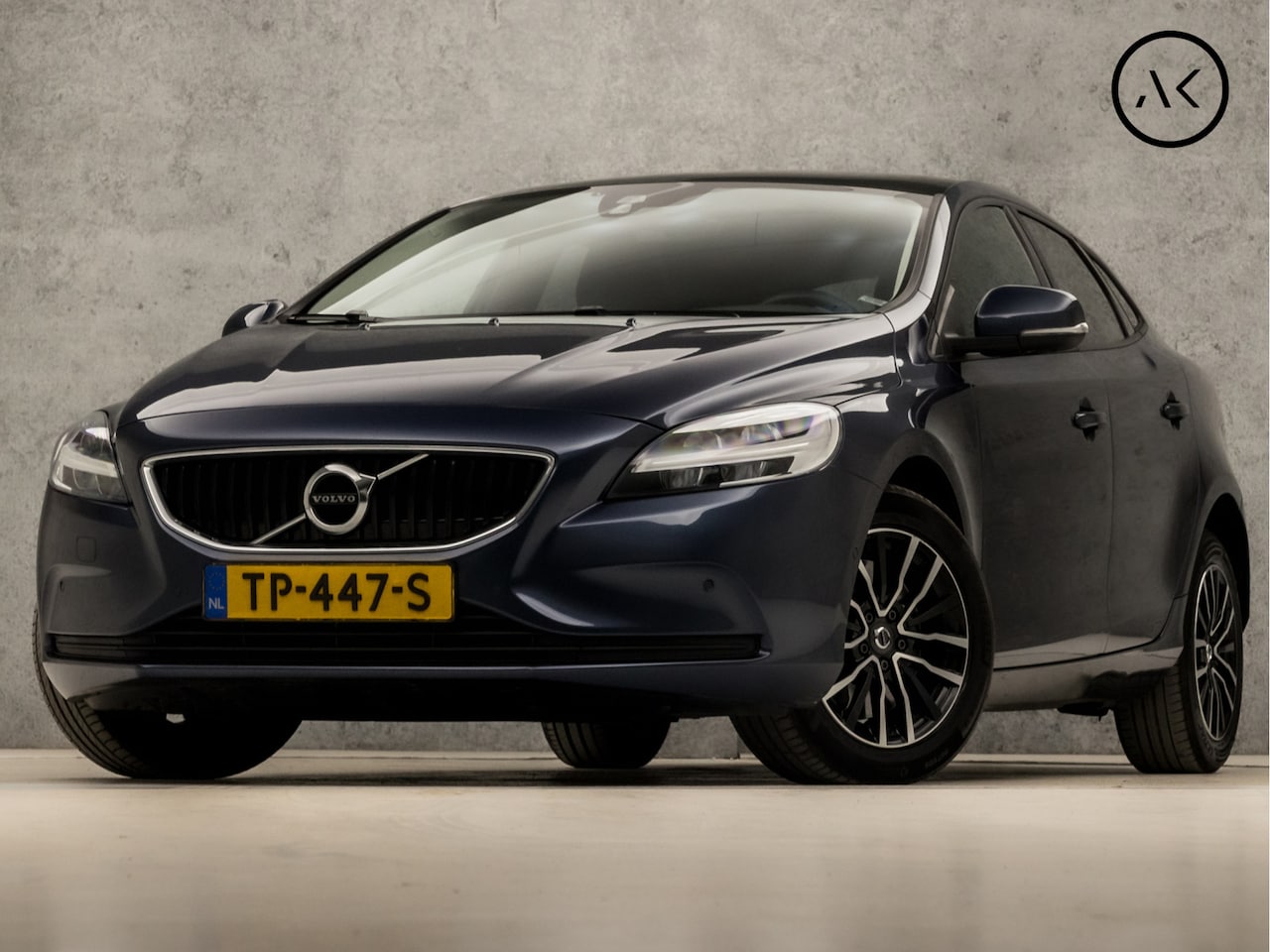 Volvo V40 - 1.5 T2 Sport Automaat (PANORAMADAK, NAVIGATIE, CAMERA, GETINT GLAS, STOELVERWARMING, SPORT - AutoWereld.nl