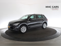 Volkswagen Tiguan - 1.5 TSI Life Business | Panorama | DSG | Lage KM stand |