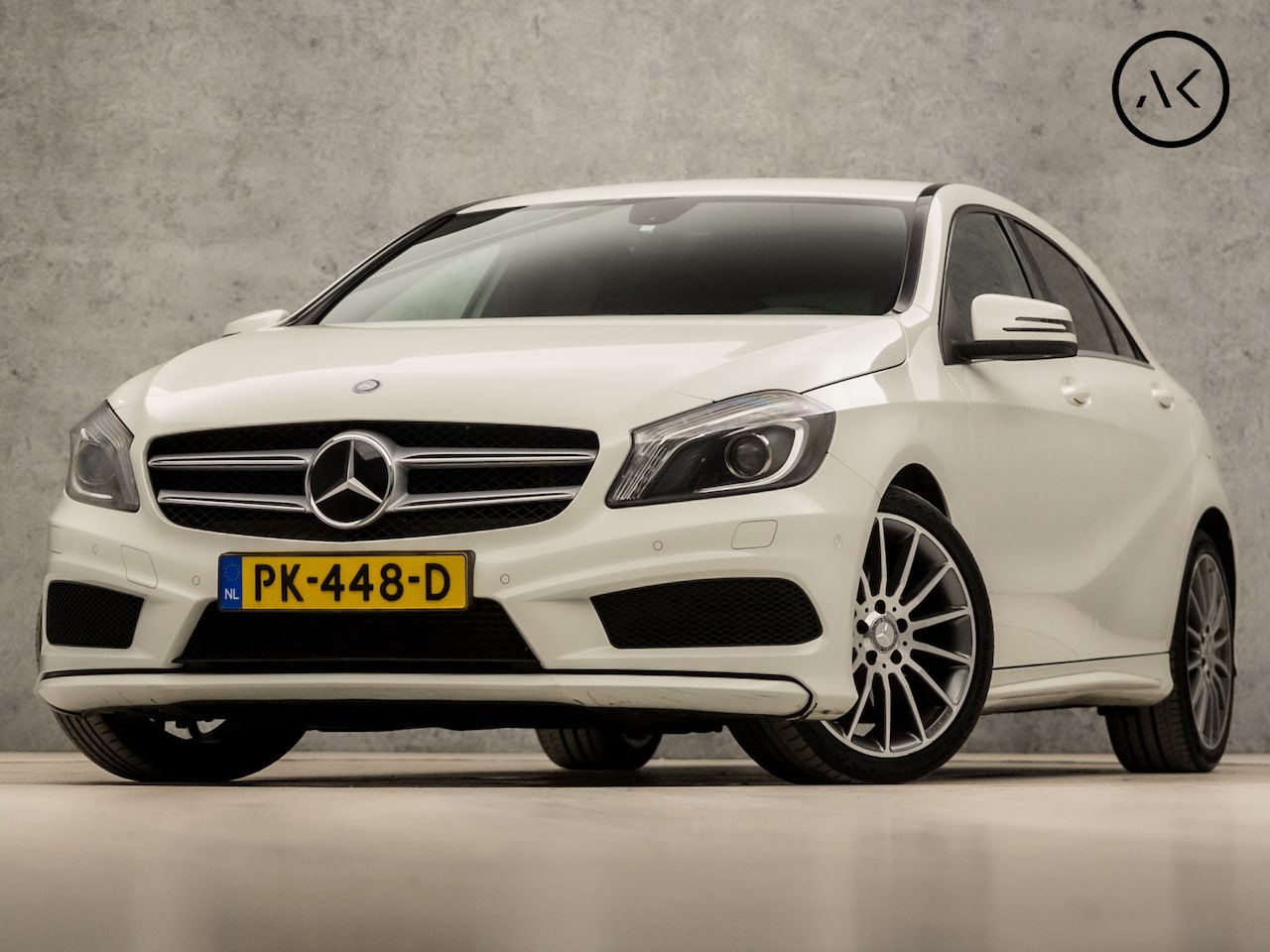 Mercedes-Benz A-klasse - 180 AMG Sport (NAVIGATIE, LEDER/ALCANTARA, STOELVERWARMING, SFEERVERLICHTING, SPORTSTOELEN - AutoWereld.nl