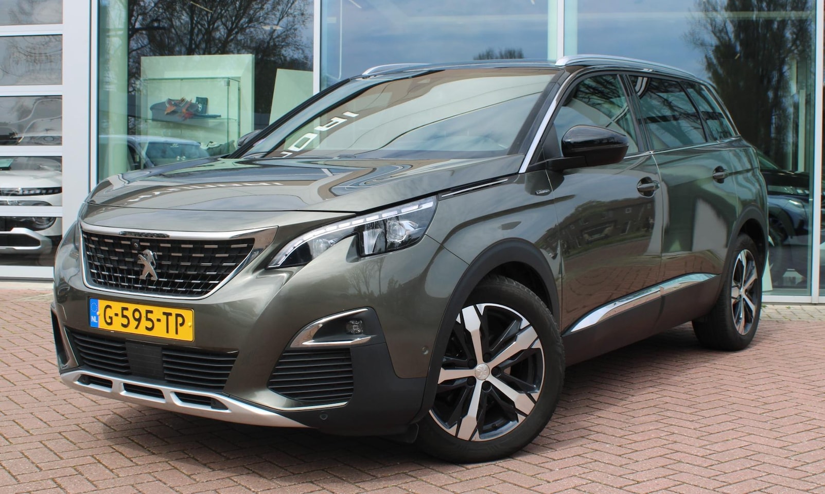 Peugeot 5008 - 1.6 e-THP GT-Line Automaat 7-zits Navi Camera V+A - AutoWereld.nl