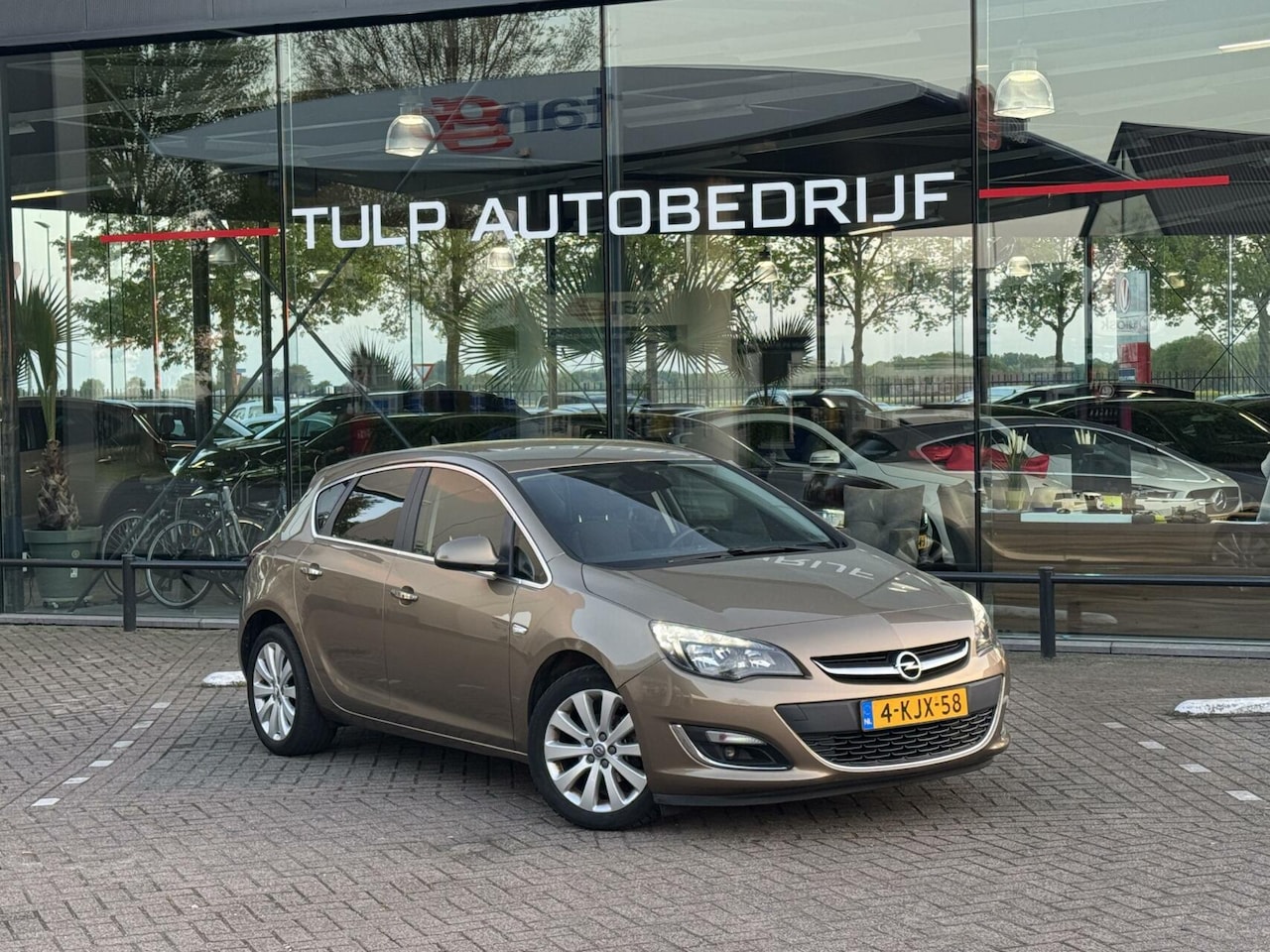Opel Astra - 1.4 Turbo Cosmo Luxe 2013 Top staat ! - AutoWereld.nl