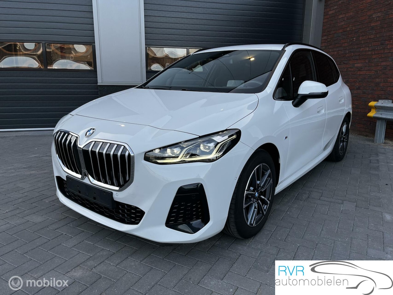 BMW 2-serie Active Tourer - 220i M-PAKKET - AutoWereld.nl