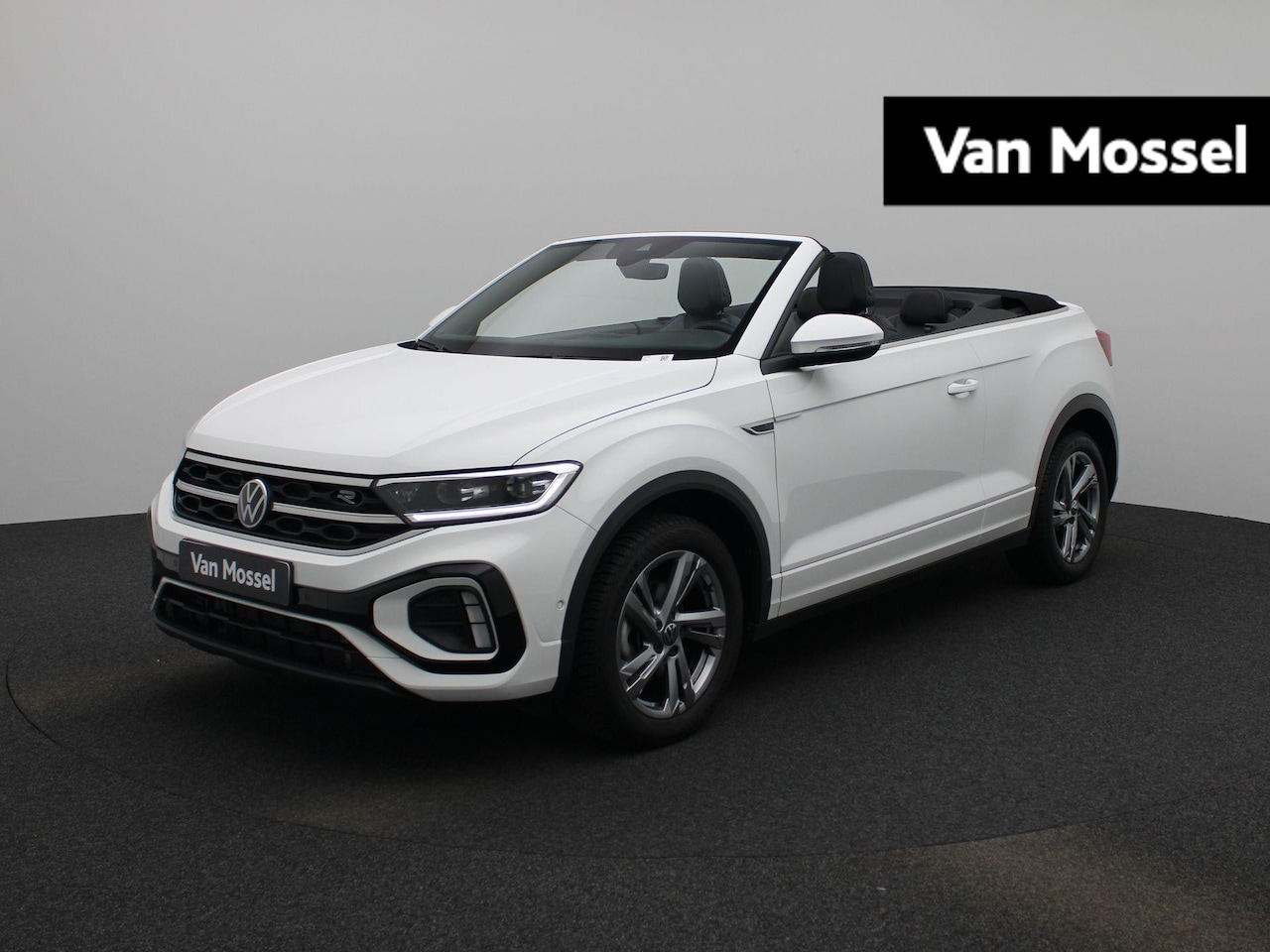 Volkswagen T-Roc - 1.5 TSI R-Line | 150 PK | Automaat | Digital Cockpit | All Season Banden | Park Assist | C - AutoWereld.nl
