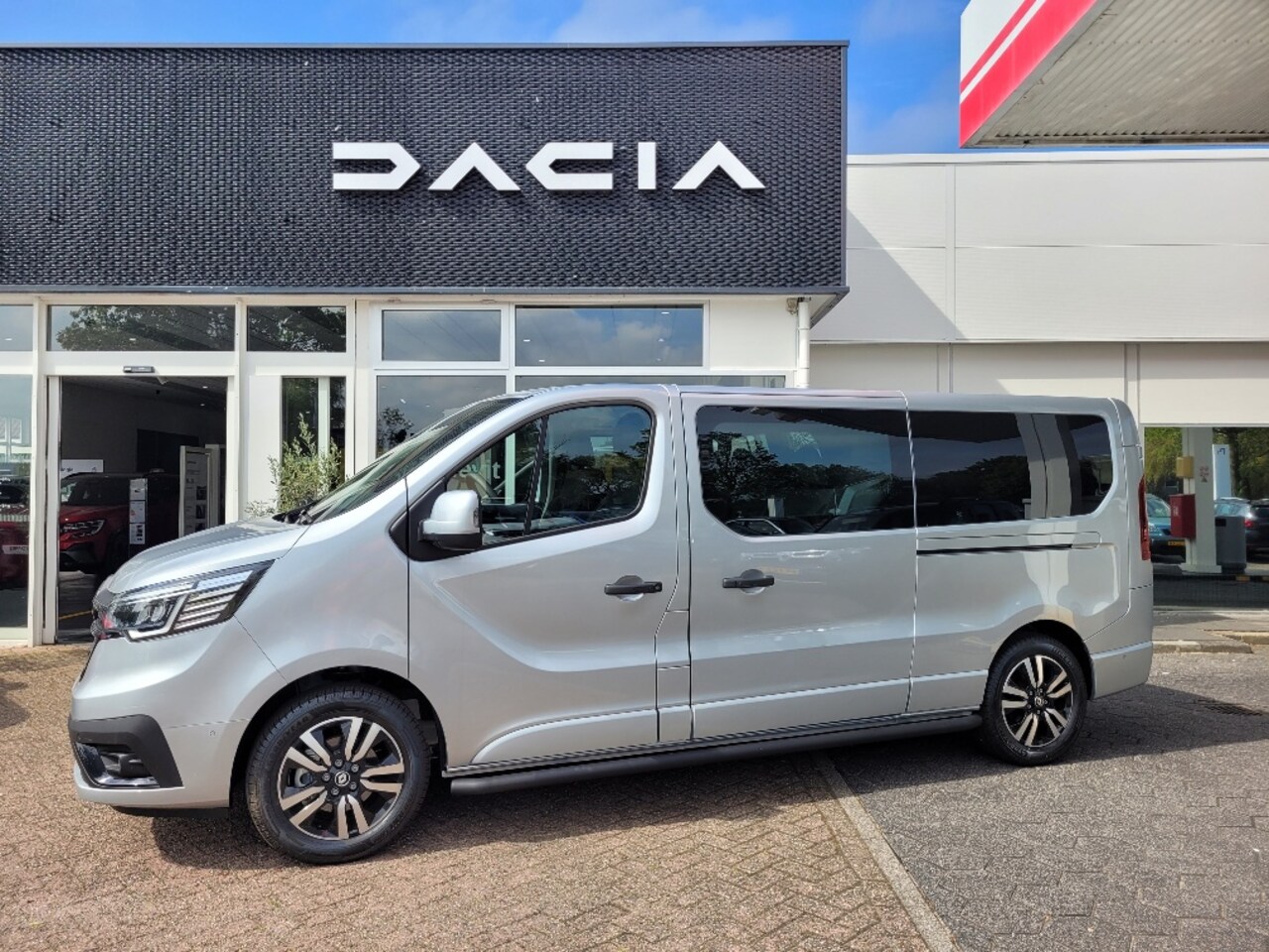 Renault Trafic - 2.0 Blue dCi 170 T30 L2H1 Extra - Limited DC - Dubbel Cabine / Trekhaak / Zijschuifdeur li - AutoWereld.nl