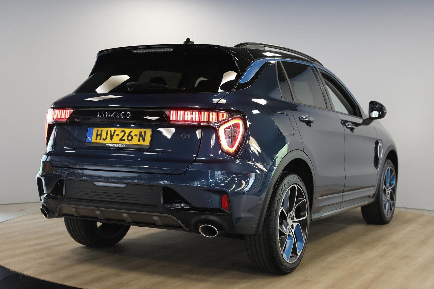 Lynk & Co 01 - 1.5 | Schuif-kantel dak | Navi | Carplay - AutoWereld.nl