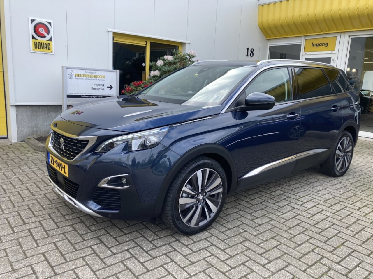 Peugeot 5008 - 1.2 PureTech Allure 7 Persoons Camera LED Navi - AutoWereld.nl