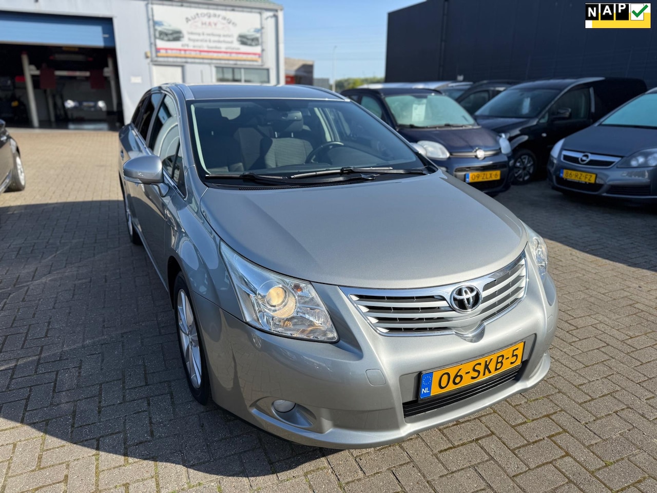 Toyota Avensis Wagon - 1.8 VVTi Business|Automaat - AutoWereld.nl