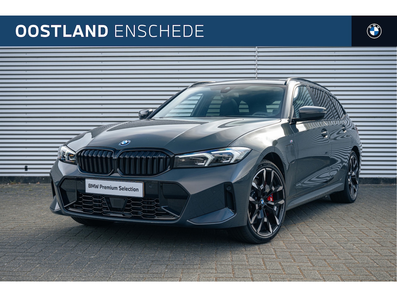 BMW 3-serie Touring - 330e M Sport Automaat / Panoramadak / Sportstoelen / Adaptieve LED / Active Cruise Control - AutoWereld.nl