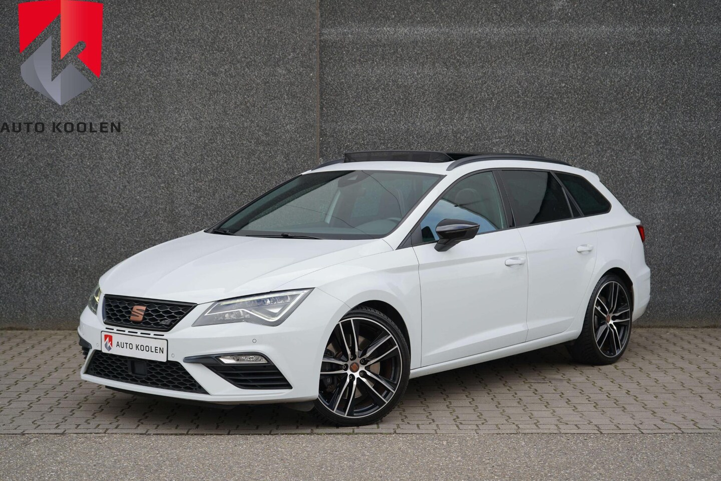 Seat Leon - 2.0 TSI CUPRA 300 4-drive Pano/Schaal/Virtual/Camera/Keyless/LED/Carplay - AutoWereld.nl
