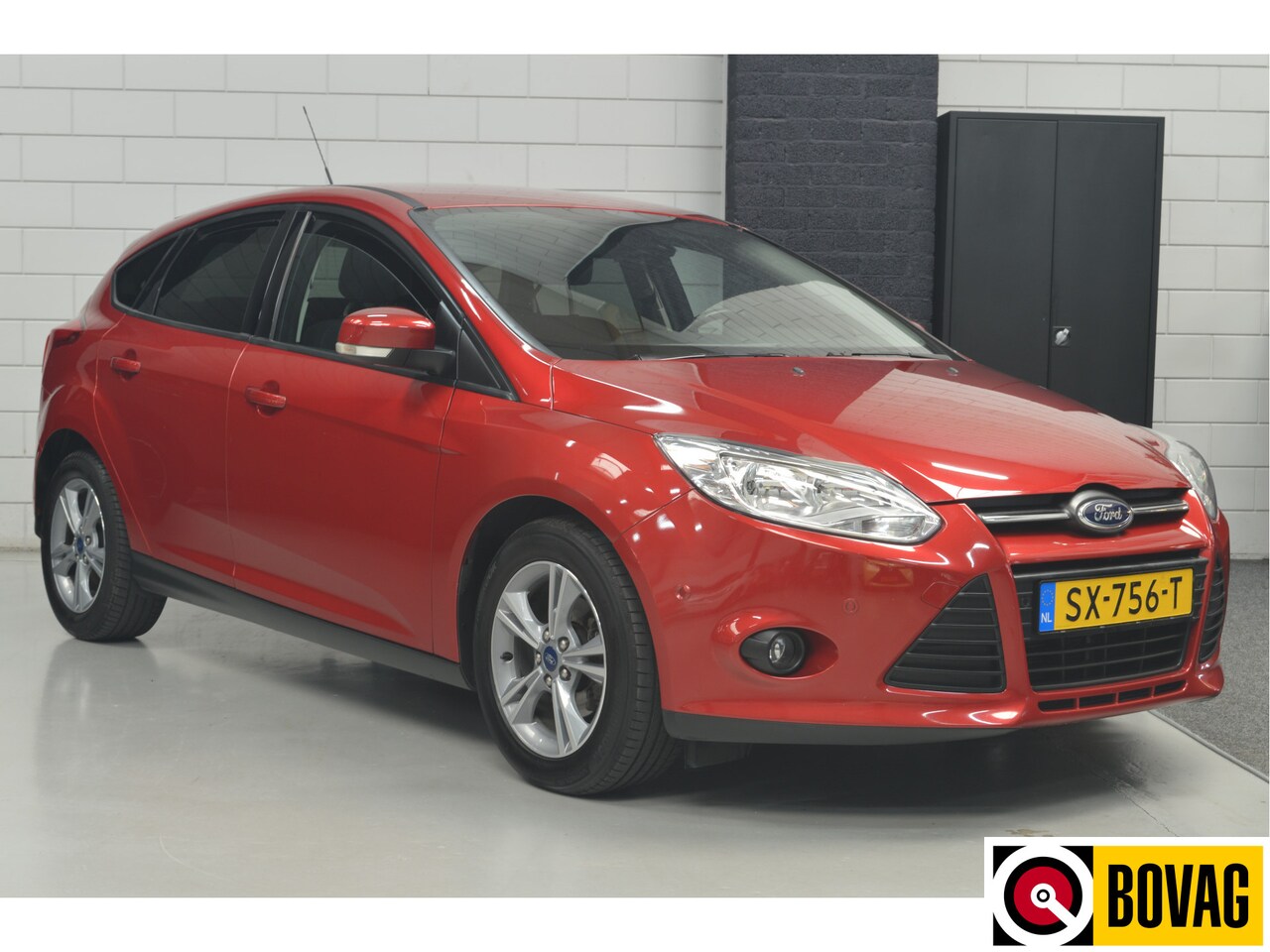 Ford Focus - 1.0 EcoBoost Titanium // AIRCO // PARKEERSENSOREN V&A // NAVI // STOELVERWARMING // - AutoWereld.nl
