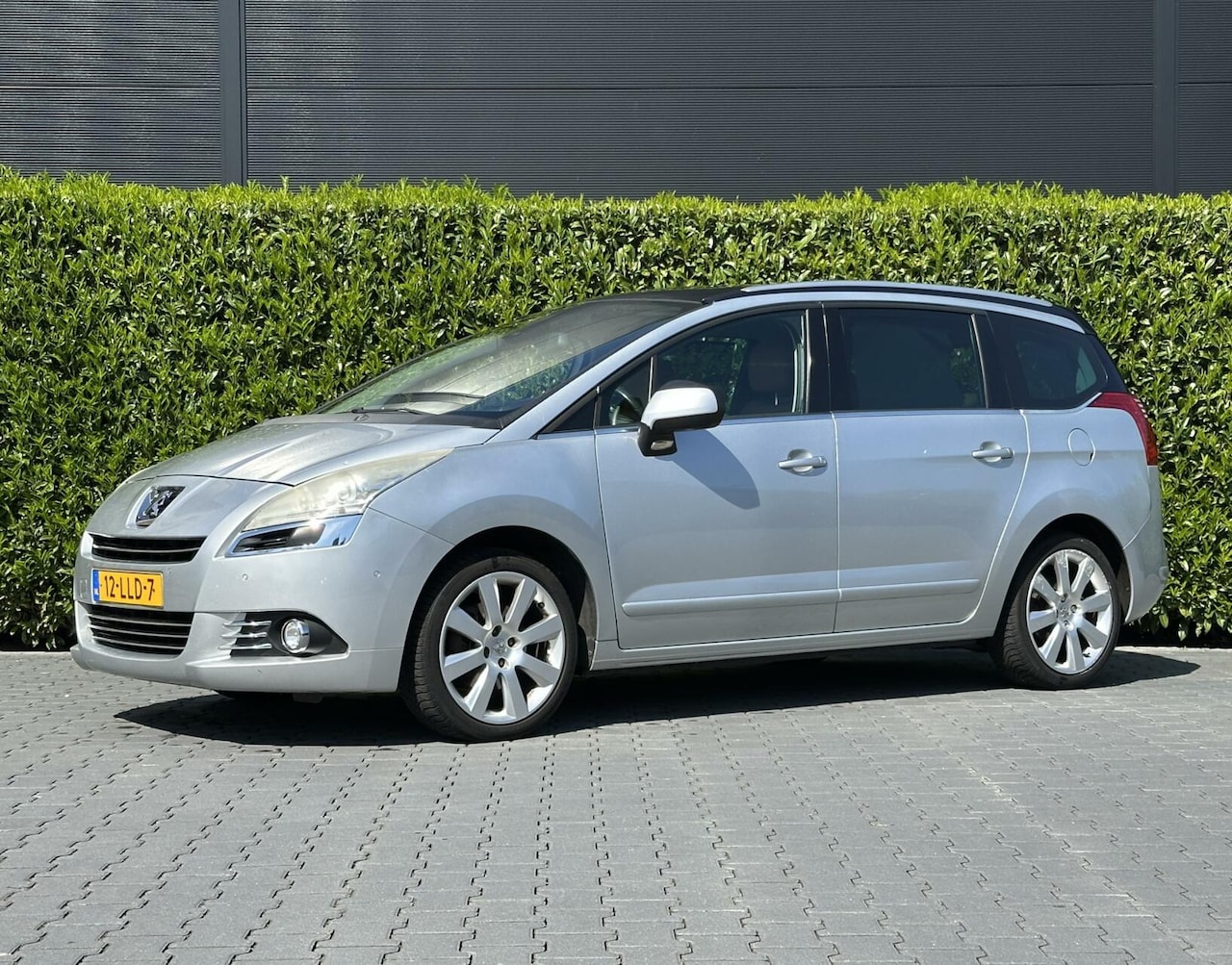 Peugeot 5008 - 1.6 THP GT, 7-PERS, PANO, LEDER, ECC-AIRCO, HUD, NAVI, CRUISE, PDC, LICHTMETAAL 17" - AutoWereld.nl