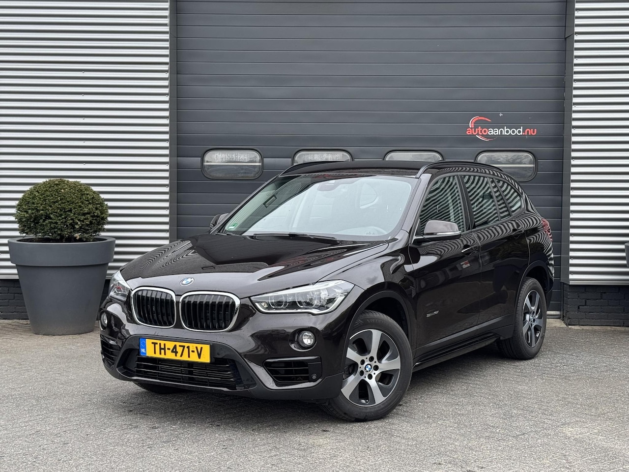 BMW X1 - sDrive18i High Executive | Navigatie | Parkeersensoren | Afneembare Trekhaak | Elektrische - AutoWereld.nl