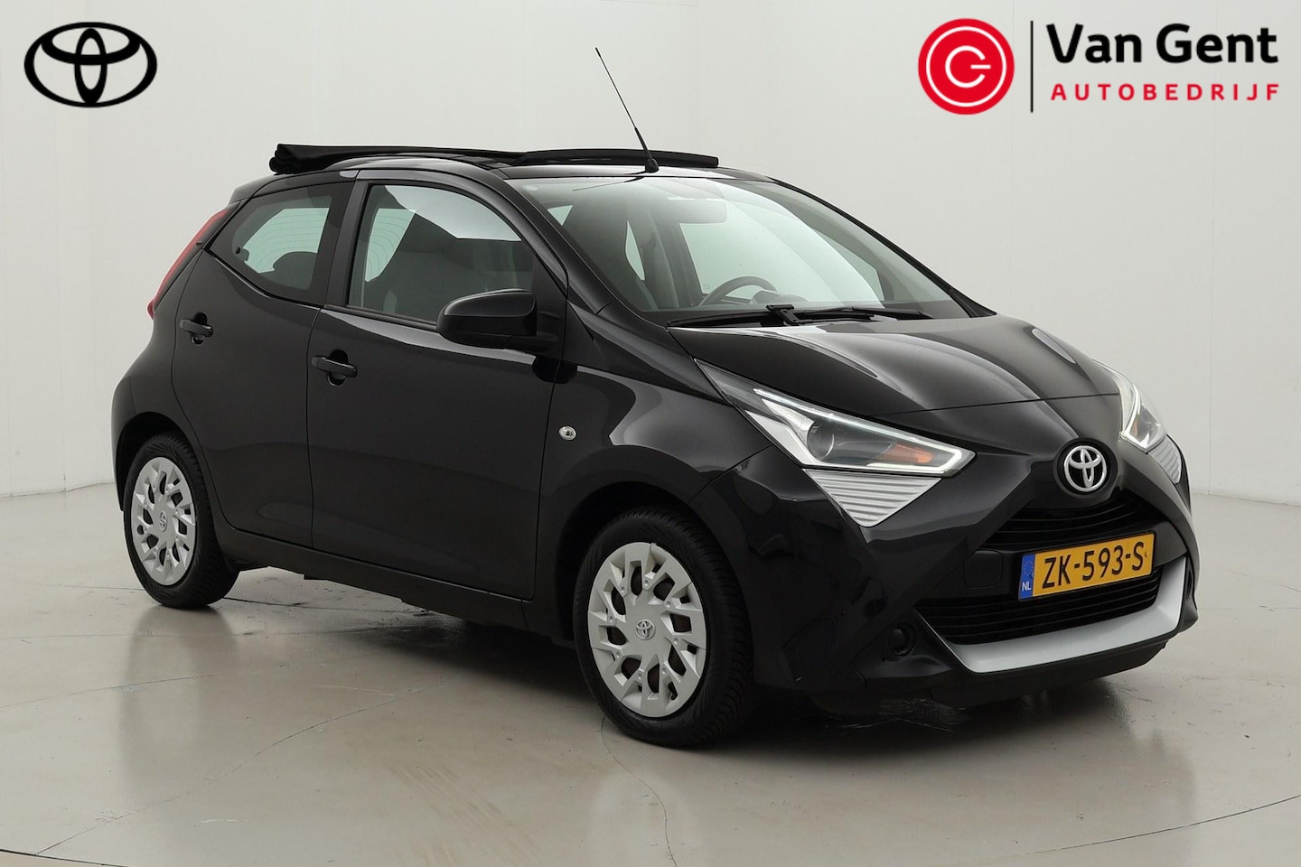 Toyota Aygo - 1.0 VVT-i x-play | Elektrisch vouwdak | Apple Carplay / Android Auto | Airco | Camera - AutoWereld.nl