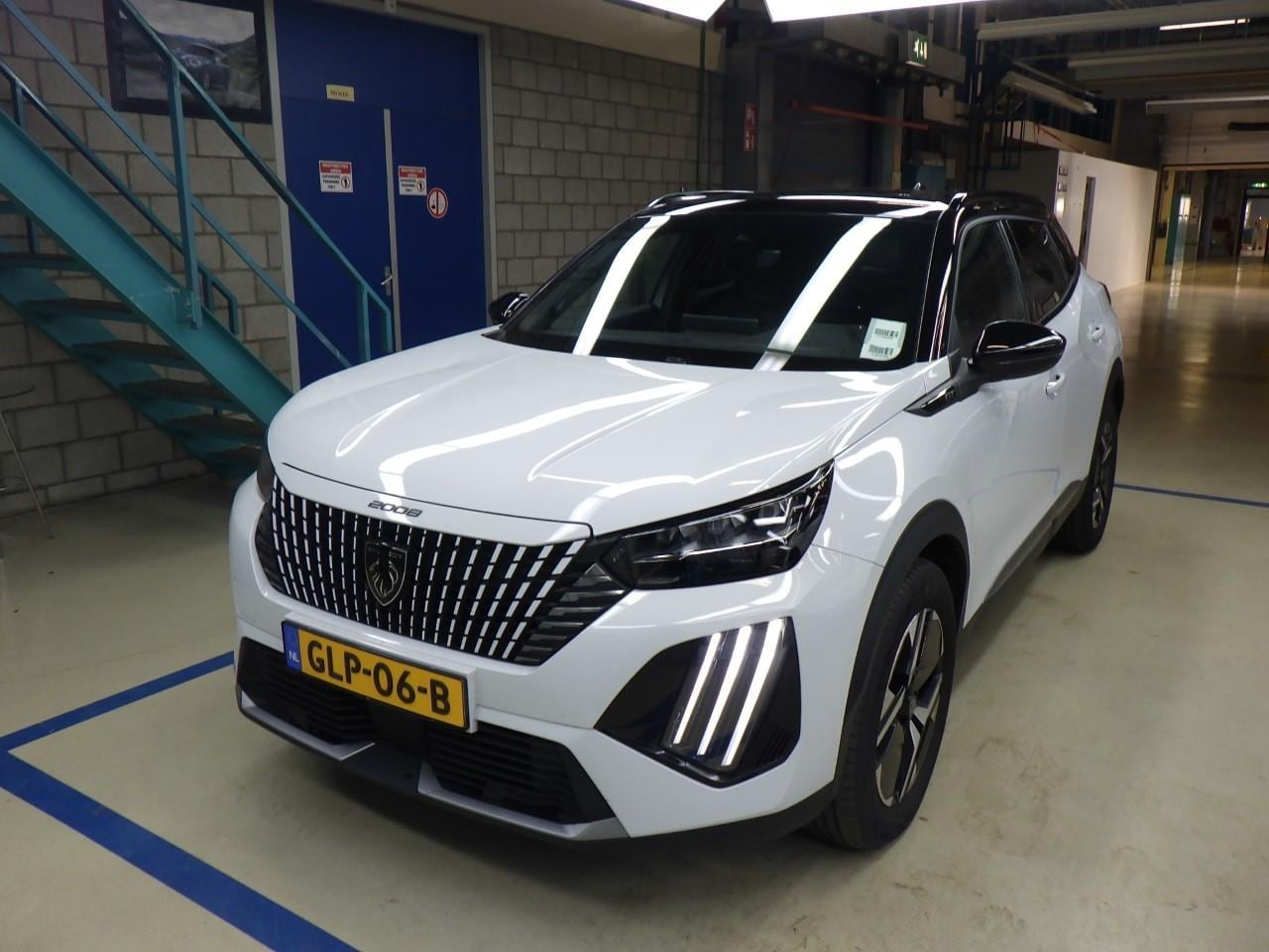 Peugeot 2008 - Peugeot 1.2 Hybrid 136 GT Automaat | Navigatie | Sportstoelen | Climate Control | Full-LED - AutoWereld.nl