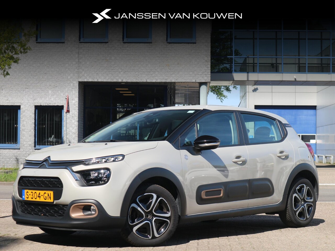 Citroën C3 - 1.2 PureTech C-Series Navigatie Clima Soft Sand - AutoWereld.nl