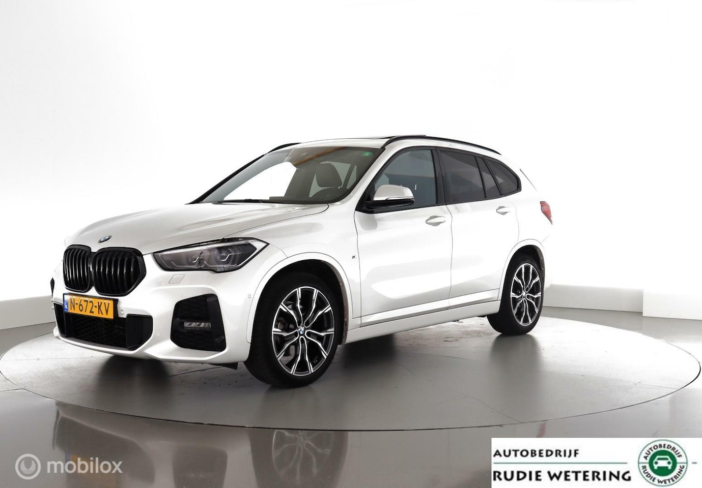 BMW X1 - sDrive18i M Sport High Executive trekhaak|schuifdak|leer|led|head-up|lmv19 - AutoWereld.nl