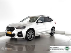 BMW X1 - sDrive18i M Sport High Executive trekhaak|schuifdak|leer|led|HUD|lmv19