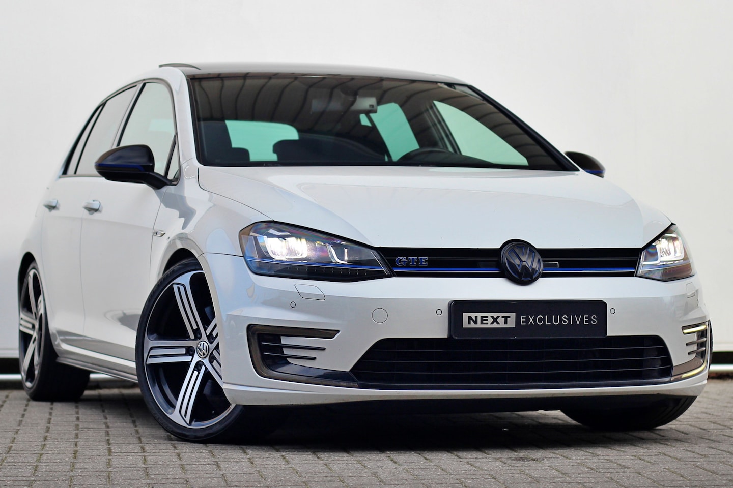 Volkswagen Golf - 1.4 TSI GTE | Orig. NL | Pano | Carplay | Sportuitlaat | Trekhaak - AutoWereld.nl