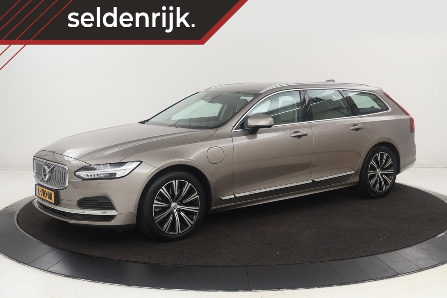 Volvo V90 - 2.0 T6 AWD Recharge Business Pro | Trekhaak | Leder | Stoel & stuurverwarming | Harman/Kar - AutoWereld.nl