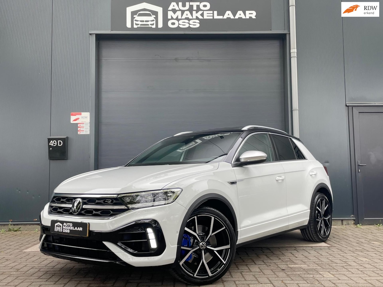 Volkswagen T-Roc - R AKRA PANO SFEER CARPLAY CAMERA DIGITAAL COCKPIT LANE ASSIST ACC BLUETOOTH NAVI SPORTMODE - AutoWereld.nl