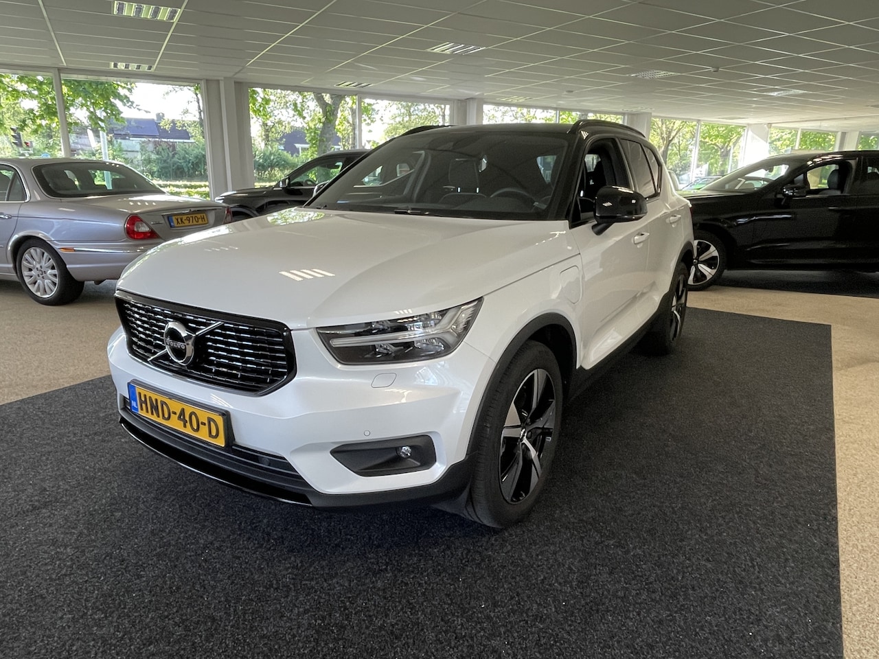 Volvo XC40 - 1.5 T5 Recharge R-Design 261 pk van eerste eigenaar - AutoWereld.nl