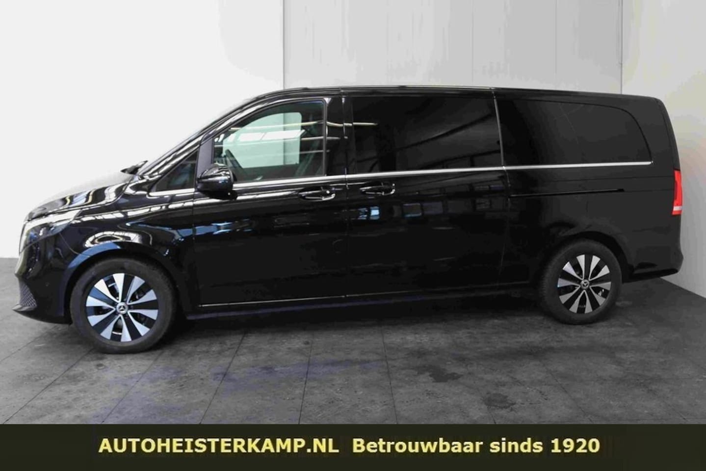 Mercedes-Benz V-klasse - 300d Extra Lang L3 Avantgarde 8-Zitter 77.950 EX BTW Leder EL. Schuifdeuren Camera Navi - AutoWereld.nl