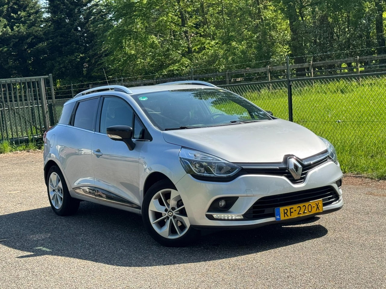 Renault Clio Estate - 0.9 TCe Limited /Navi/Airco/Cruise/Winterbanden/ - AutoWereld.nl