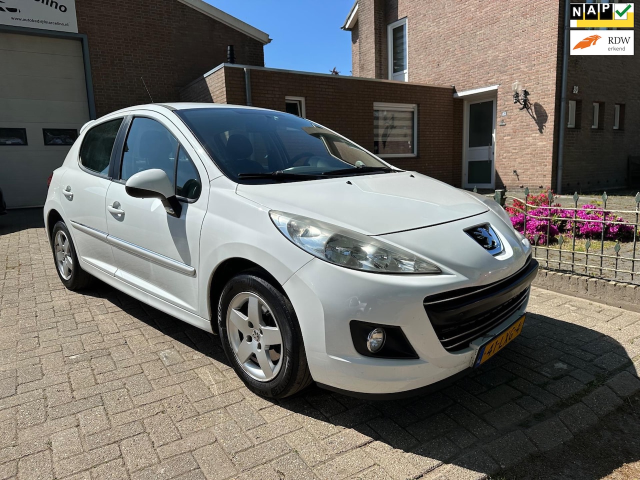 Peugeot 207 - 1.4 VTi Style 1.4 VTi Style - AutoWereld.nl