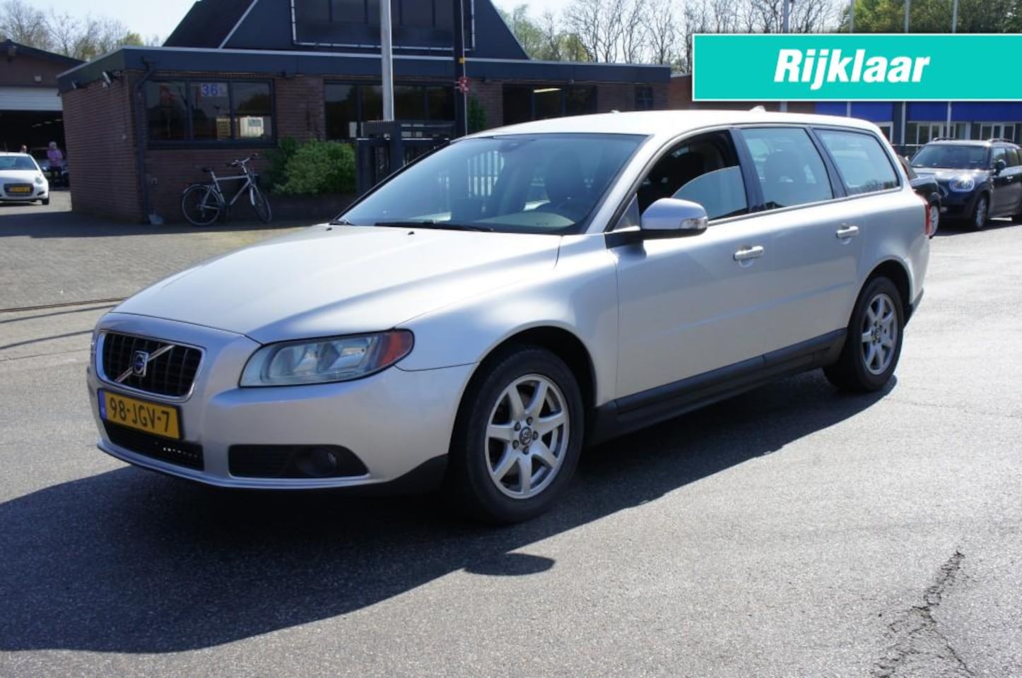 Volvo V70 - 2.4D LIMITED EDITION LEDER/NAVI/PDC KEURIGE STAAT - AutoWereld.nl