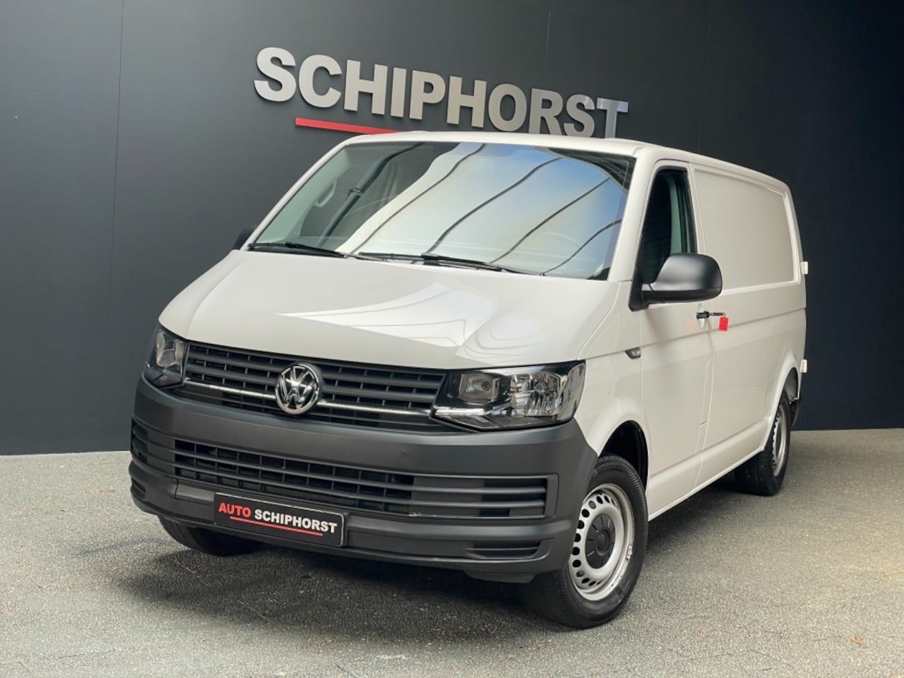Volkswagen Transporter - T6 150pk L2H1 Deurtjes comfort pakket  trekhaak - AutoWereld.nl