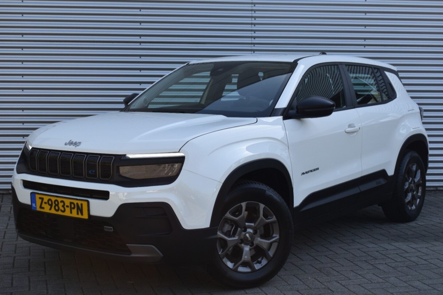 Jeep Avenger - LONGITUDE 54kWh / KEYLESS / STOEL VERW. + VOORRUIT / APPLE/ANDRO - AutoWereld.nl