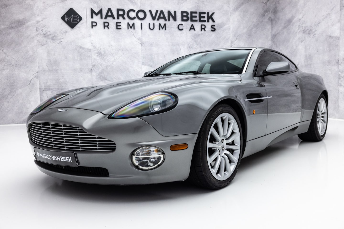 Aston Martin V12 Vanquish - 5.9 | Technisch 100% | Unieke staat - AutoWereld.nl