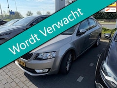 Skoda Octavia - 1.4 TSI 140pk 1e eigenaar Automaat Clima Navi Trekhaak 1500kg